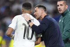 Kylian Mbappe cố cứu Xabi Alonso nhưng bất thành